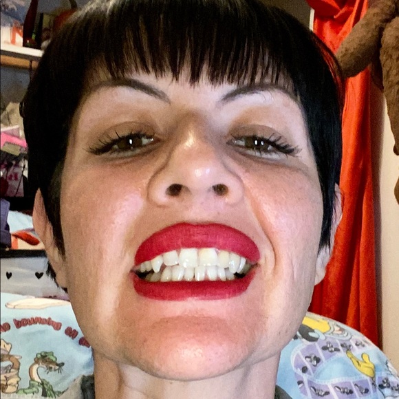 Meet your Posher, Nicole - Picture 2 of 2